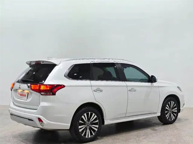Mitsubishi Outlander — Фото автомобиля 4