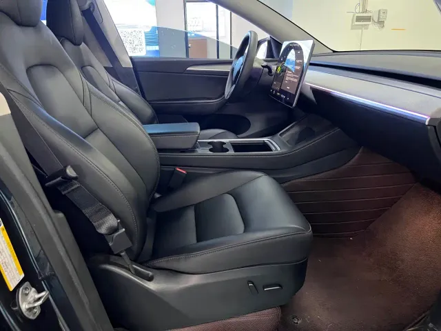Tesla Model Y — Фото автомобиля 15