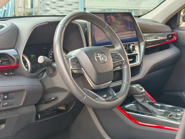 Toyota Highlander — Фото автомобиля 12