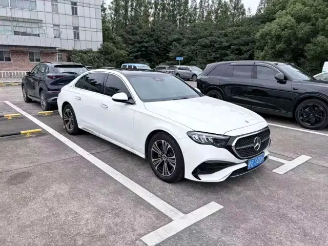 Mercedes-Benz E-Class — Фото автомобиля 3