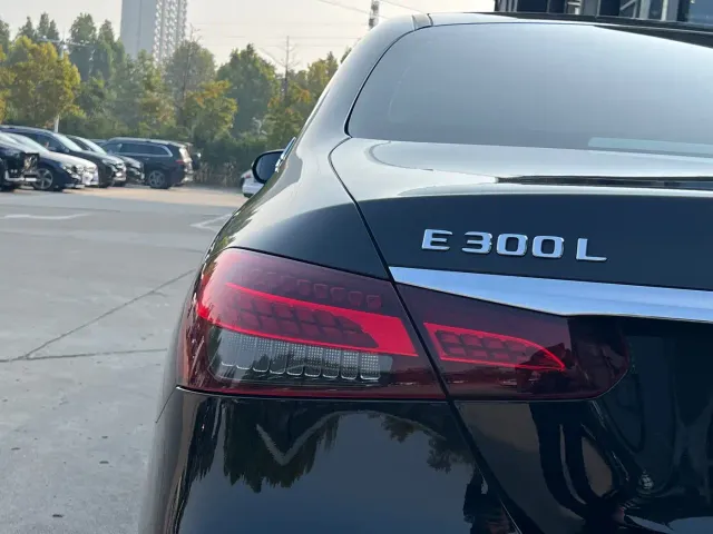 Mercedes-Benz E-Class — Фото автомобиля 7