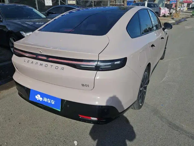Leapmotor B01 — Фото автомобиля 3