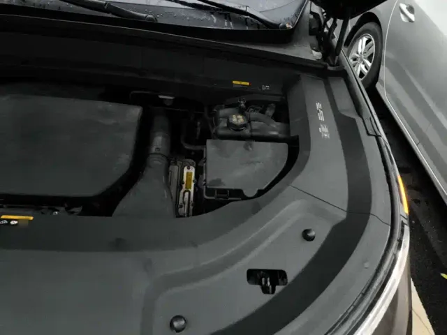 Li Auto L8 — Фото автомобиля 21