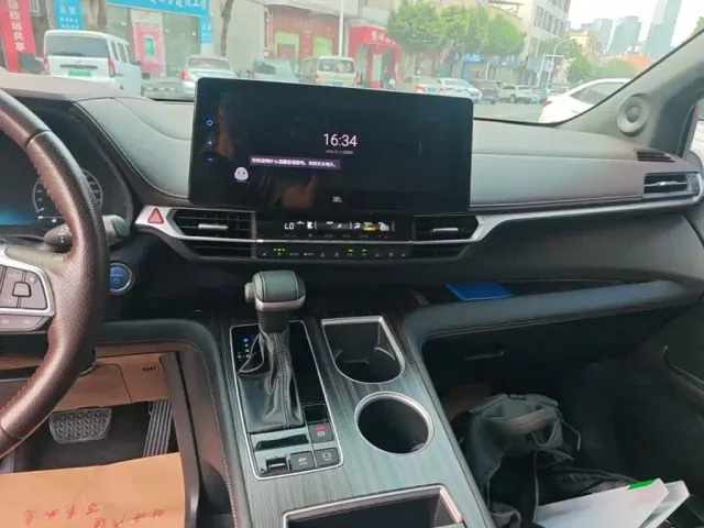 Toyota Sienna — Фото автомобиля 12
