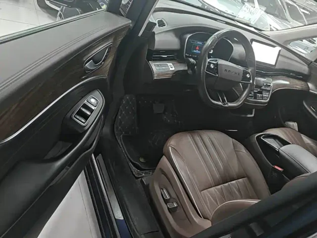 Roewe iMAX8 — Фото автомобиля 15