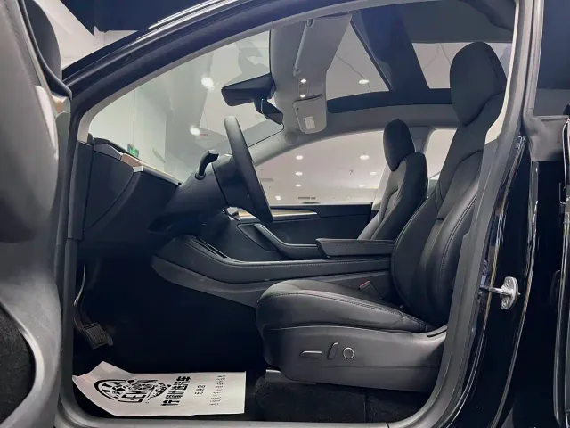 Tesla Model Y — Фото автомобиля 16