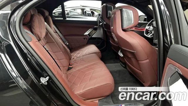 BMW 7-Series — Фото автомобиля 10