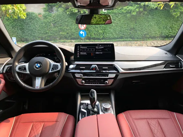 BMW 5 Series — Фото автомобиля 13