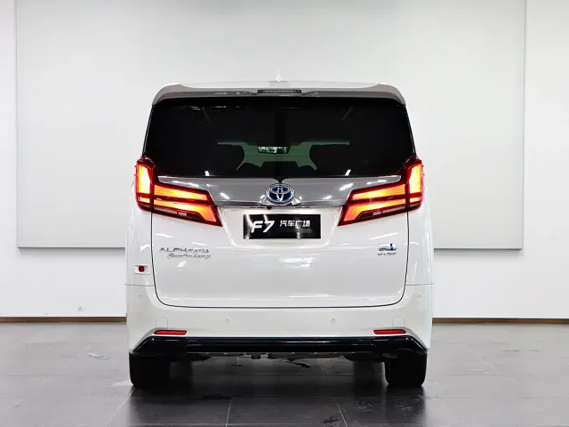 Toyota Alphard — Фото автомобиля 5