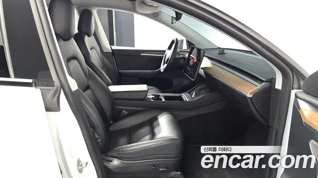 Tesla Model Y — Фото автомобиля 20