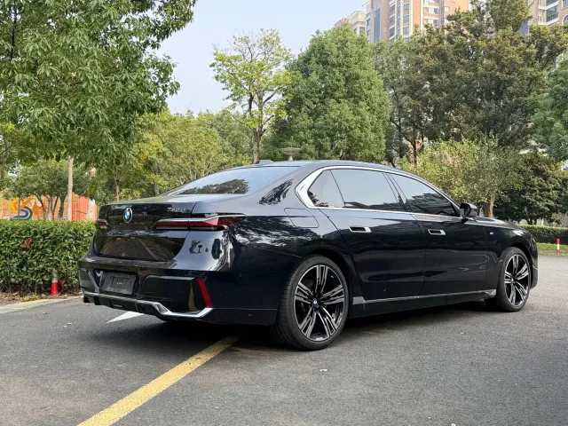 BMW 7 Series — Фото автомобиля 11