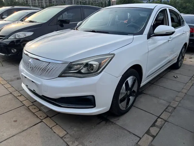 Фотография автомобиля — Dongfeng Fengshen E70