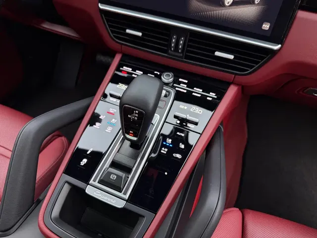 Porsche Cayenne — Фото автомобиля 14