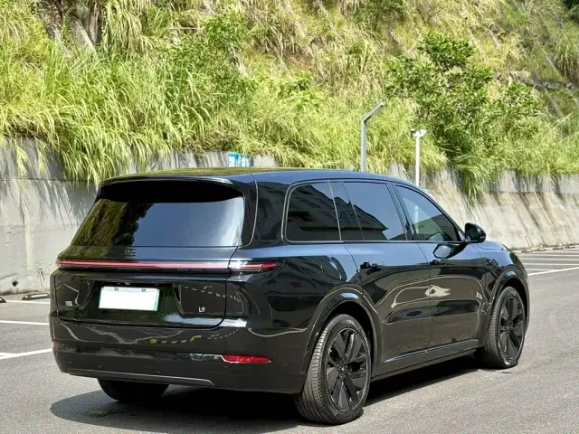 Li Auto L9 — Фото автомобиля 9