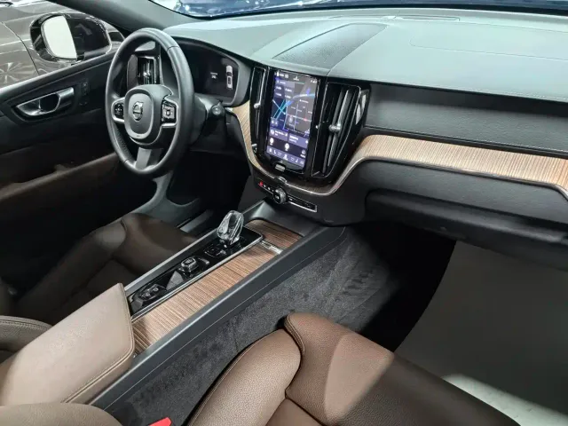 Volvo XC60 — Фото автомобиля 9