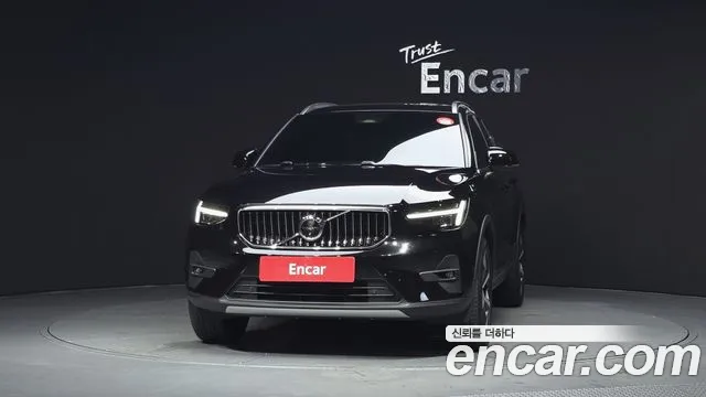 Вольво XC40 B4 Ultra Bright — Фото автомобиля 3