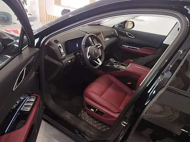 Hongqi HS3 PHEV — Фото автомобиля 15