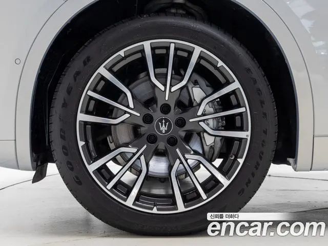 Maserati Grecale — Фото автомобиля 5