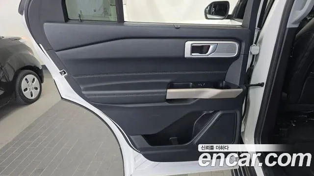 Ford Explorer — Фото автомобиля 14
