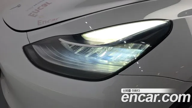 Tesla Model Y — Фото автомобиля 21