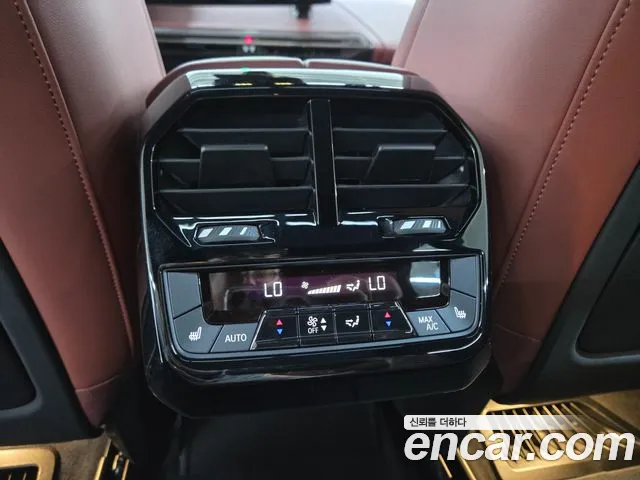 BMW iX — Фото автомобиля 18