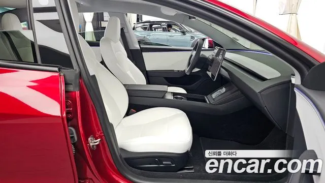 Tesla Model 3 — Фото автомобиля 10
