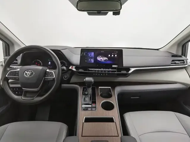 Toyota Granvia 2024 2.5L Hybrid Comfort — Фото автомобиля 5