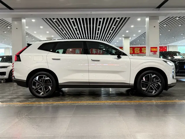 Volvo XC70 Plug-in Hybrid — Фото автомобиля 5