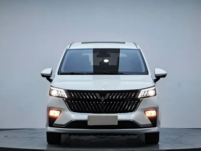 Wuling Jiachen — Фото автомобиля 3