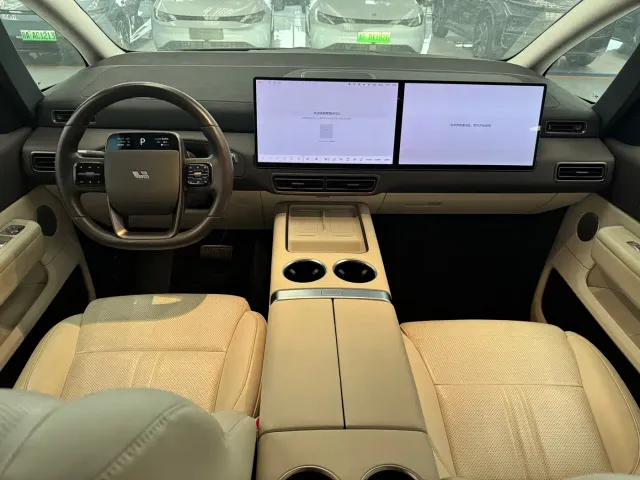 Li Auto MEGA — Фото автомобиля 9