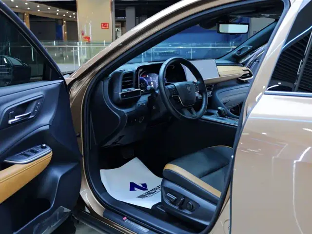Toyota Crown SportCross — Фото автомобиля 16