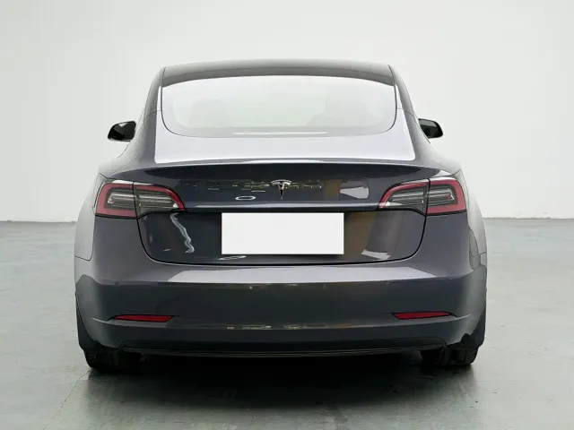 Tesla Model 3 — Фото автомобиля 5