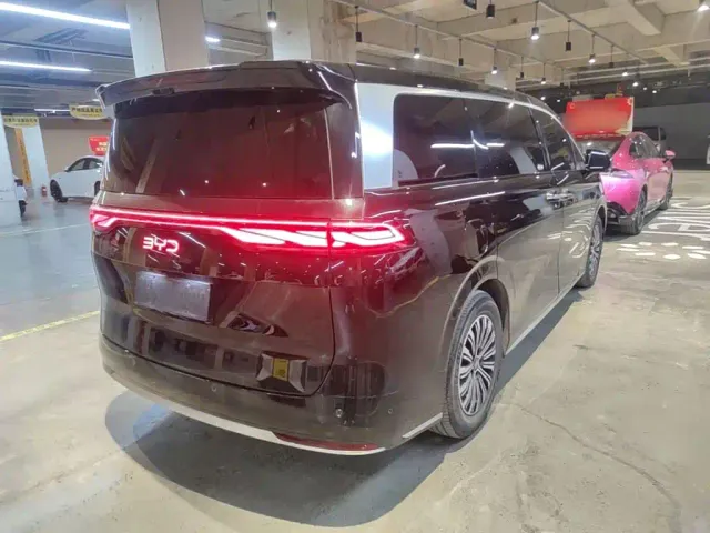 BYD Xia — Фото автомобиля 6