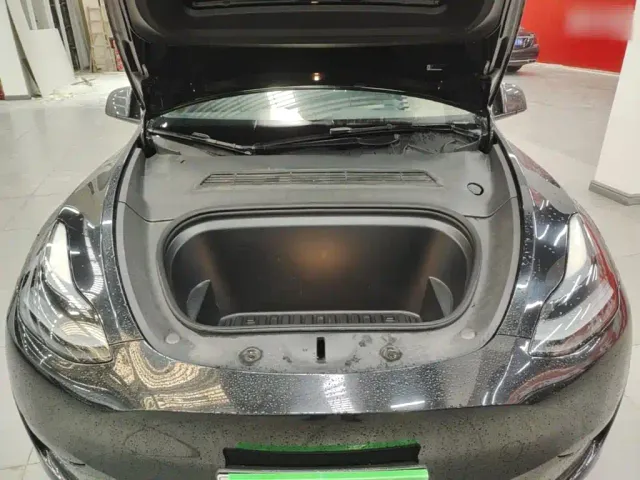 Tesla Model Y — Фото автомобиля 19