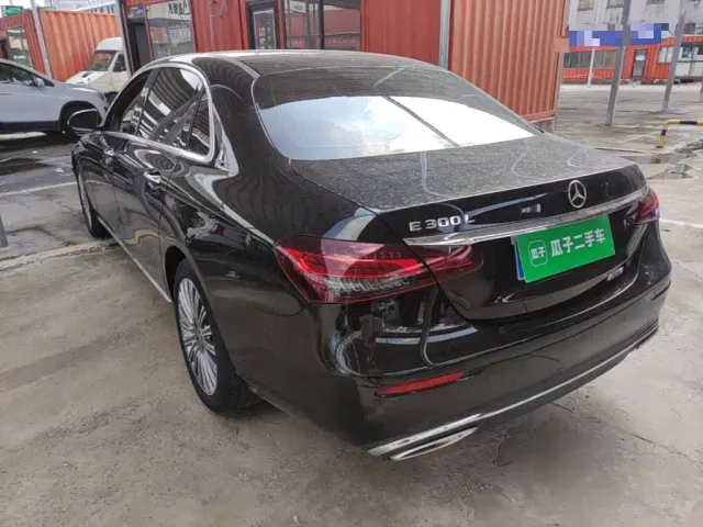 Mercedes-Benz E-Class — Фото автомобиля 4