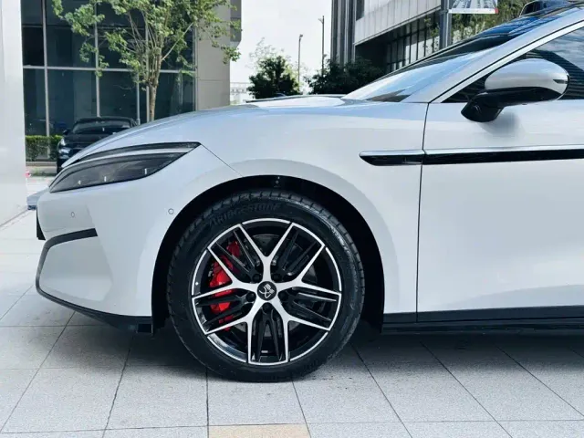 BYD Han L — Фото автомобиля 21