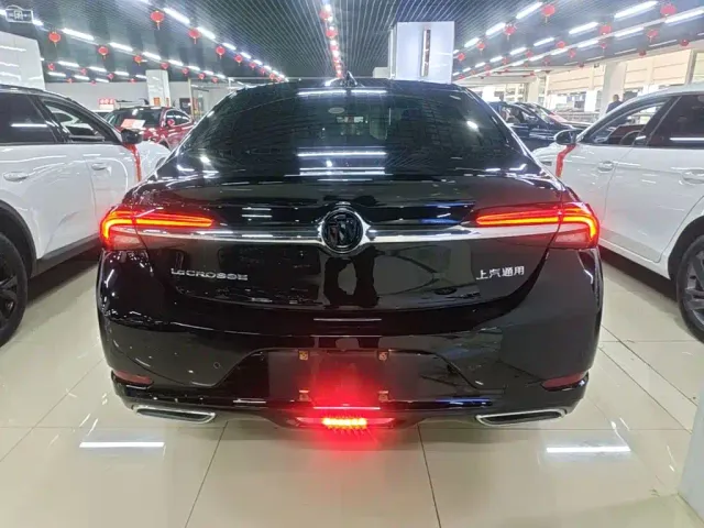 Buick LaCrosse — Фото автомобиля 5