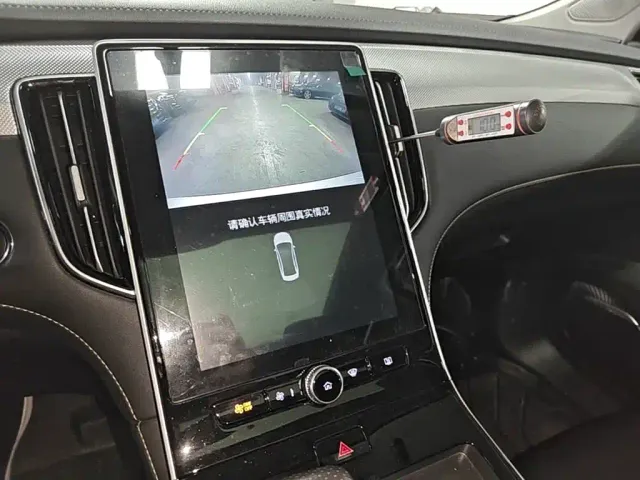 Roewe i6 MAX EV — Фото автомобиля 12