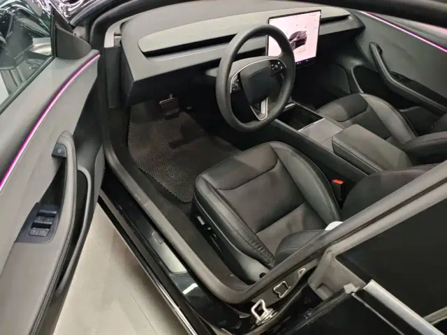 Tesla Model 3 — Фото автомобиля 15