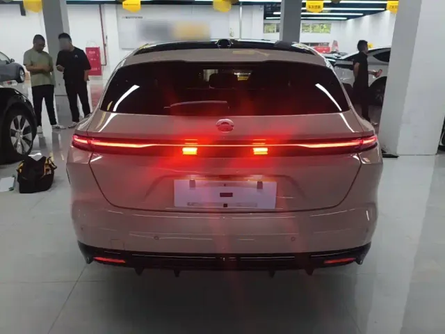 Nio ET5 Touring — Фото автомобиля 5