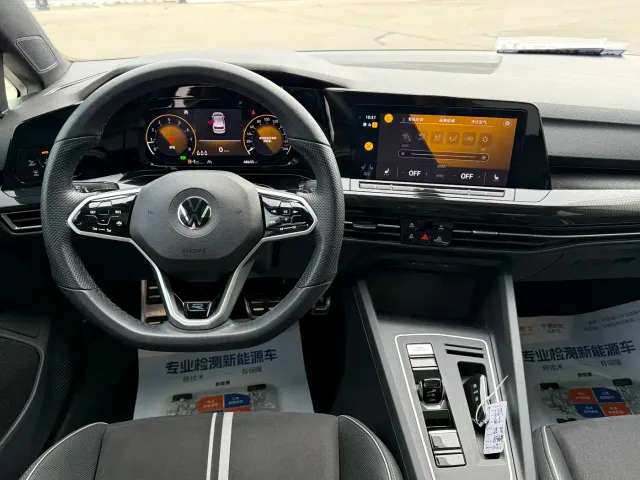 Volkswagen Golf — Фото автомобиля 9