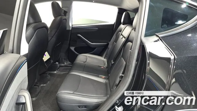 Tesla Model Y — Фото автомобиля 11