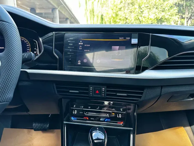Volkswagen Passat — Фото автомобиля 15