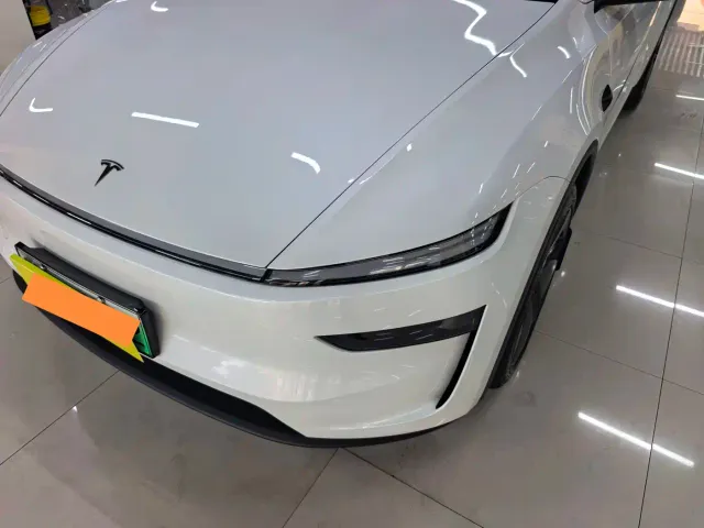 Tesla Model Y — Фото автомобиля 13