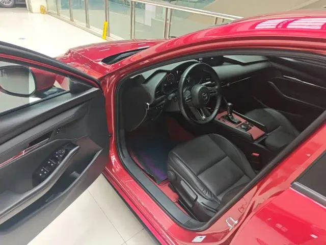 Mazda Axela — Фото автомобиля 15