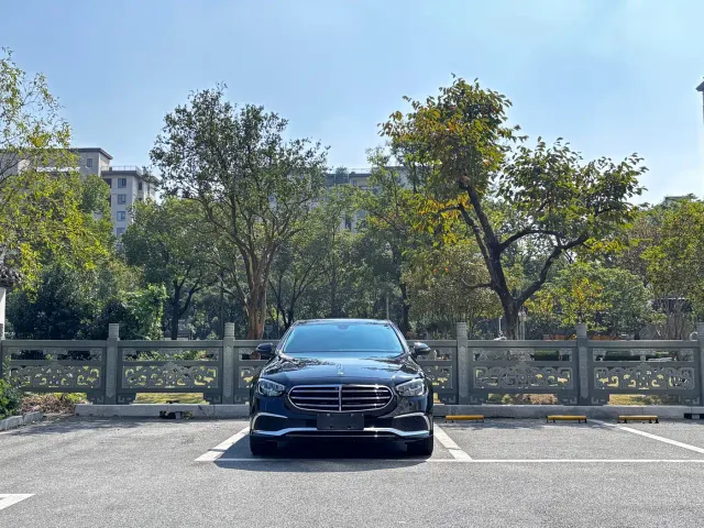 Mercedes-Benz E-Class — Фото автомобиля 2