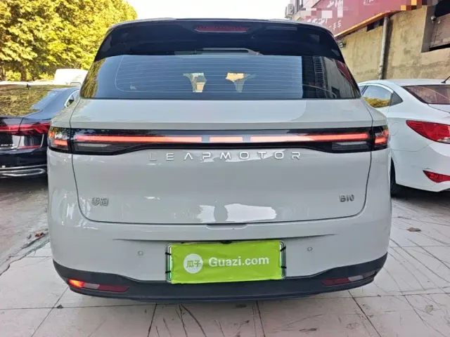 Leapmotor B10 — Фото автомобиля 5