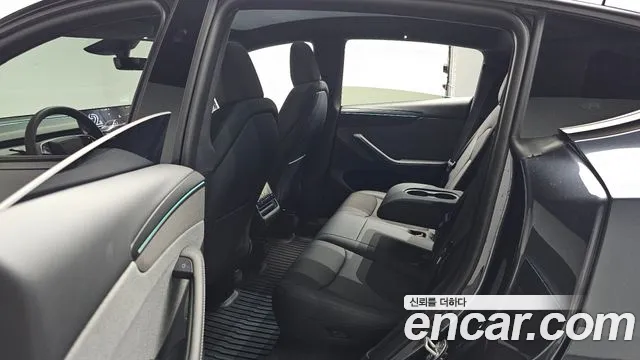 Tesla Model Y — Фото автомобиля 2