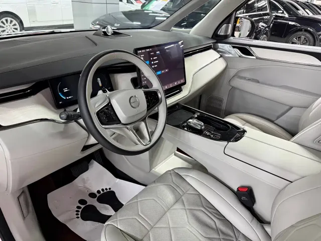 Volvo EM90 — Фото автомобиля 10