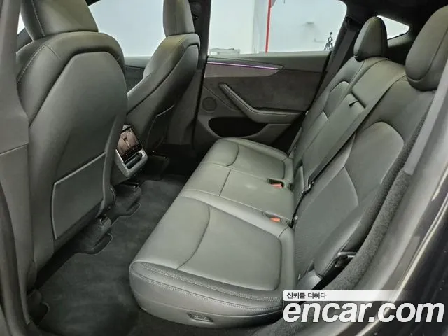 Tesla Model Y — Фото автомобиля 12